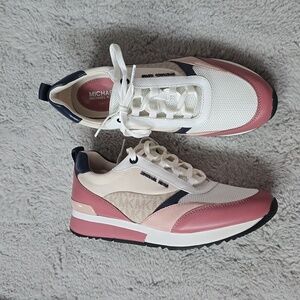Michael Kors tennis shoes Size 9